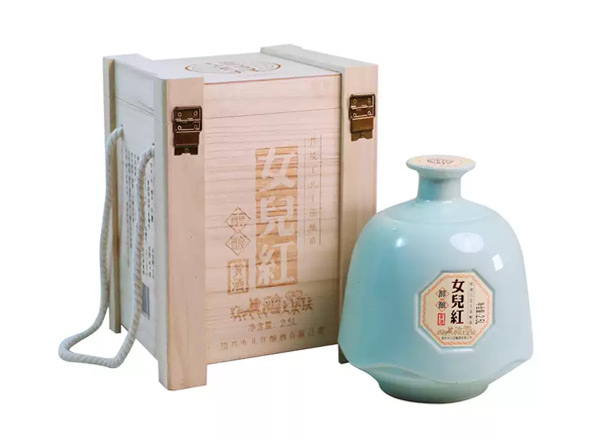 赣州回收绍兴女儿红黄酒醇酿花雕酒木质礼盒2.5L坛装黄酒